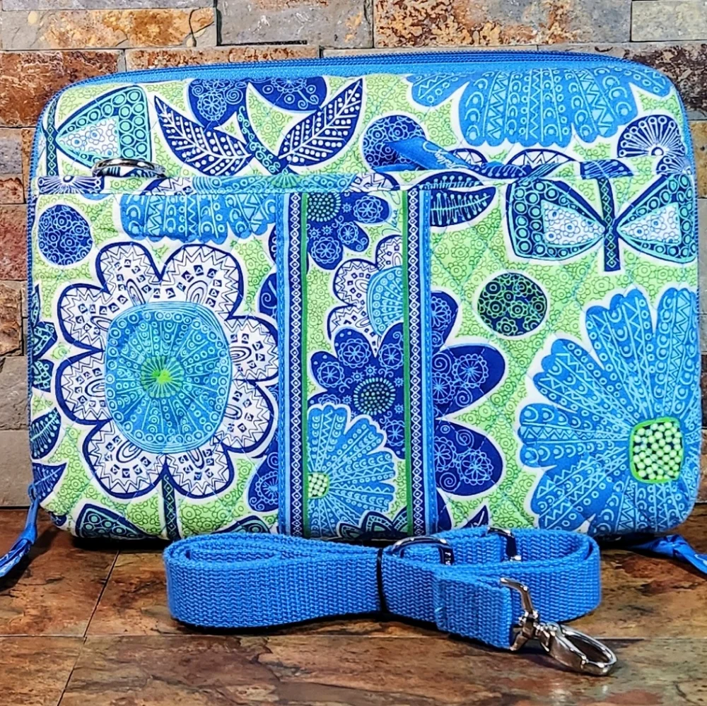 Mini - I-Pod / Laptop Carry Case • Doodle Daisy Pattern • Padded Quilted Case