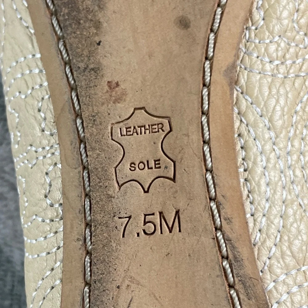 Tory Burch leather ballet flats with embroidered logo size 7.5