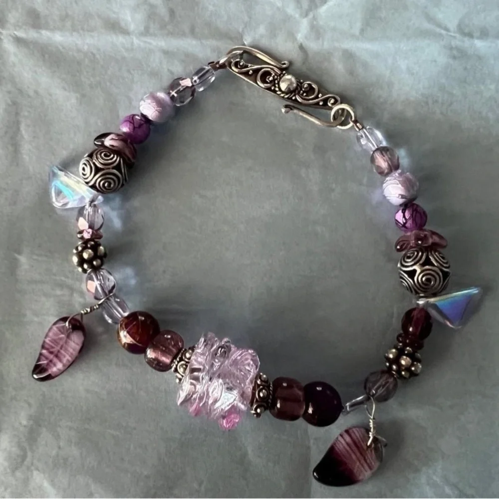 Vintage Sterling Purple Beaded Bracelet in Excellent condition