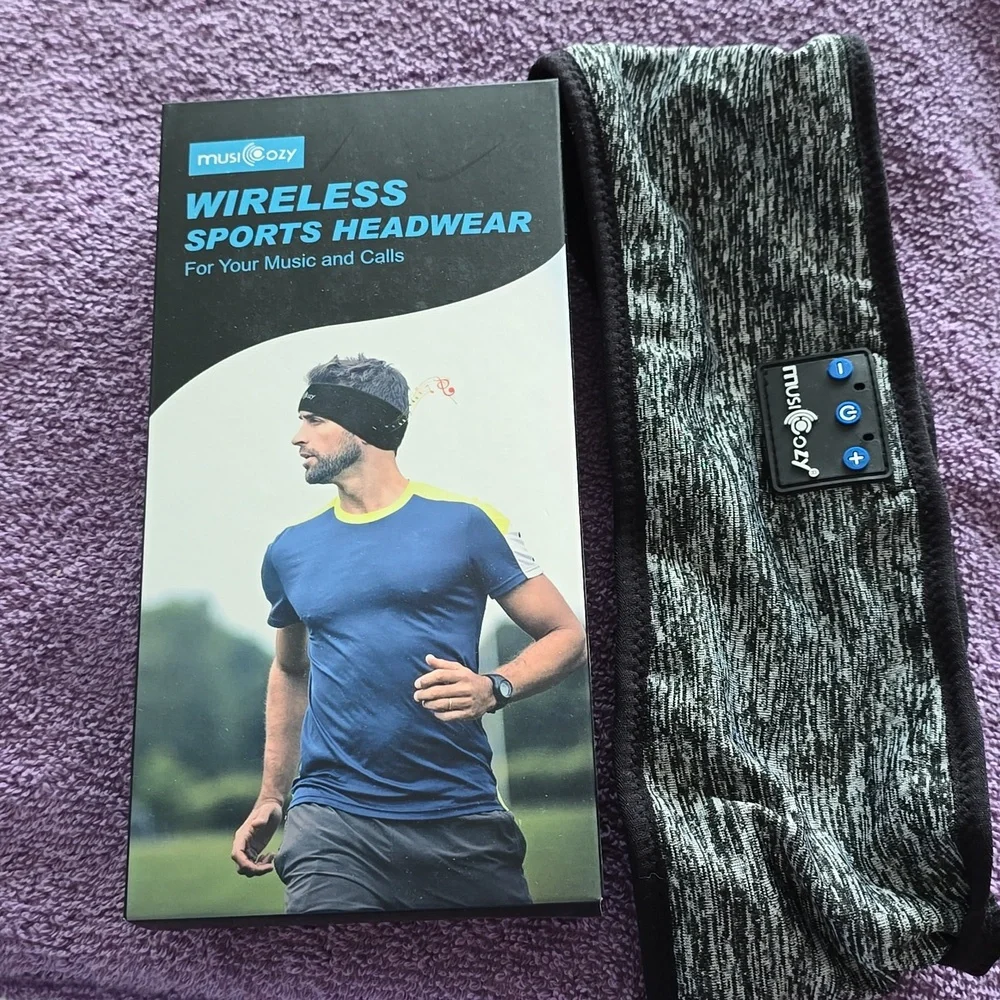 Wireless sports headgear Musicozy for music and calls like earbuds but headband