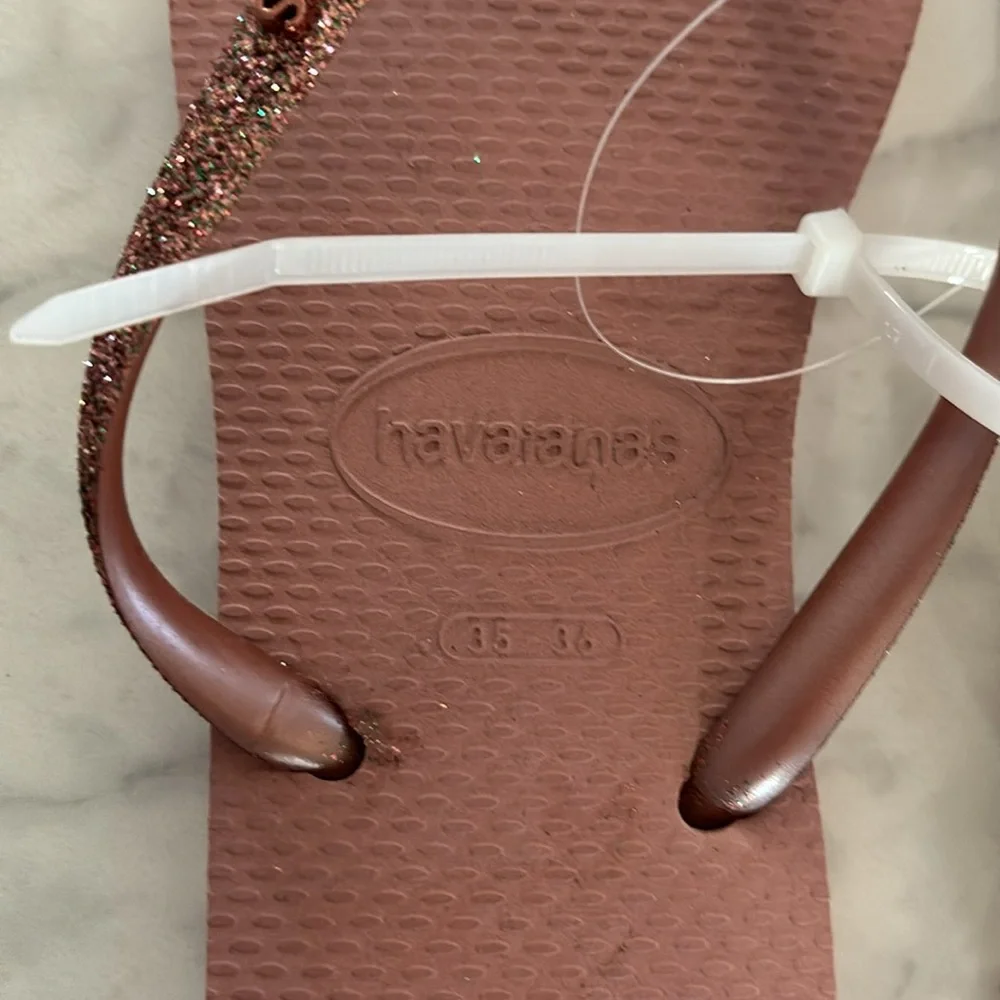 Havaianas flops size 36