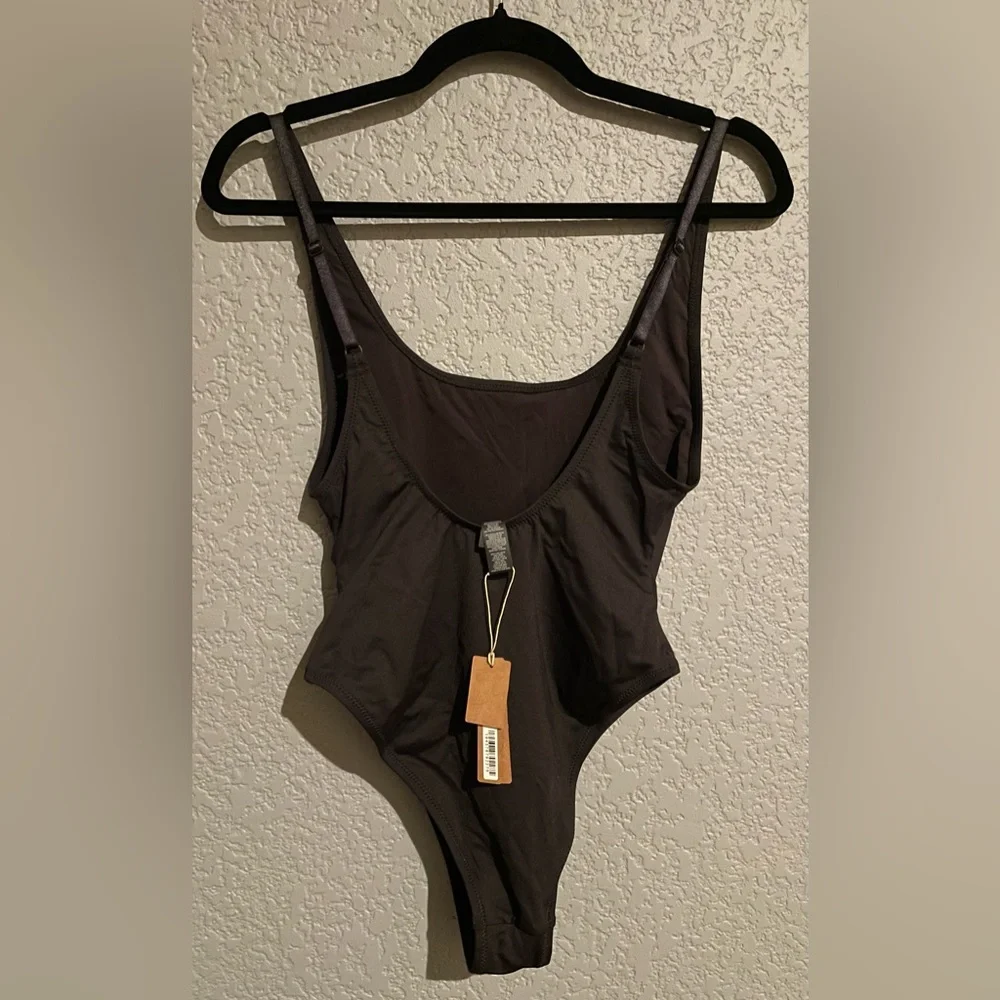 NWT Skims Recycled Swimsuit Scoop Neck One Piece in Onyx Color Size M