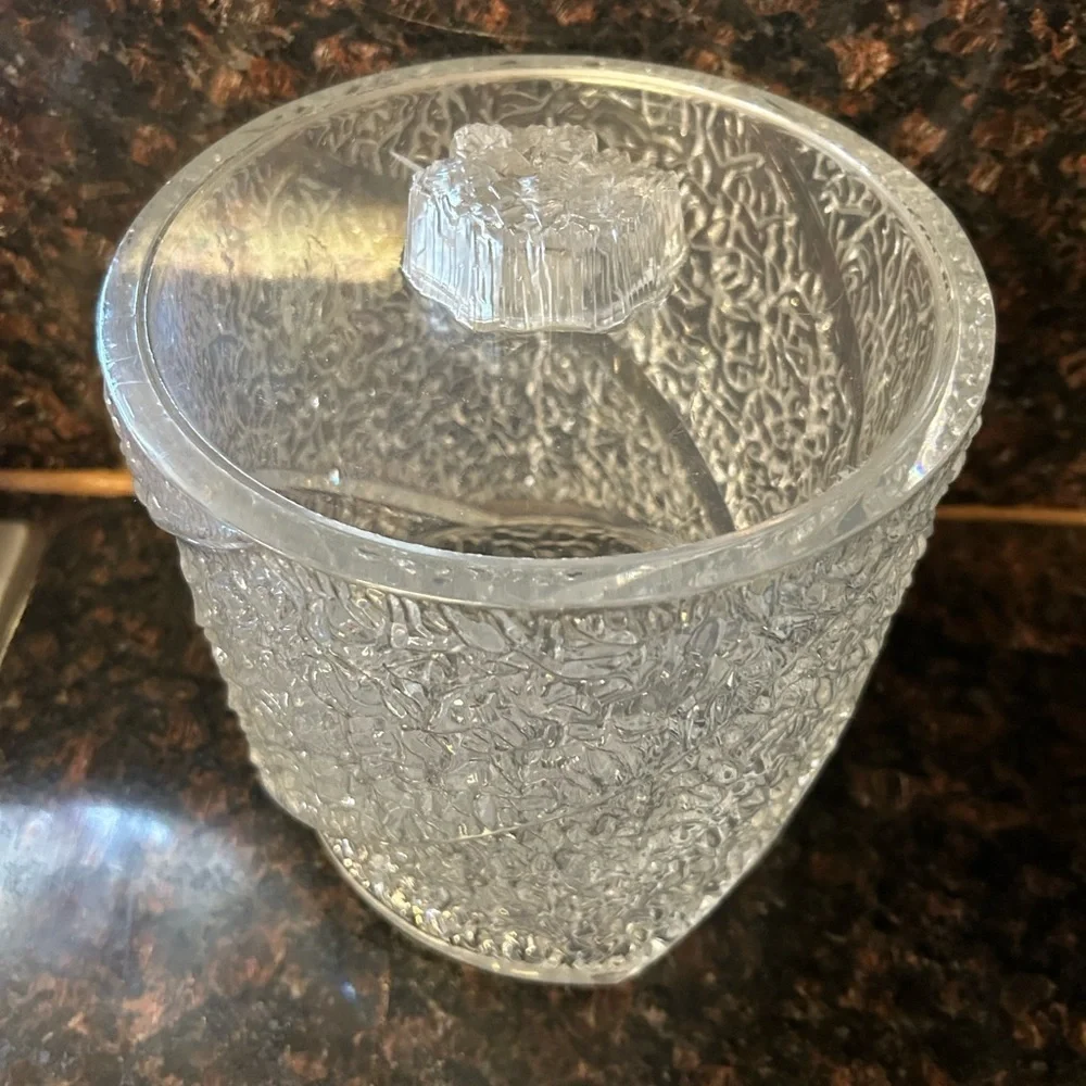 Mid-Century Modern textured Lucite ice bucket in the style of Wilardy ci…