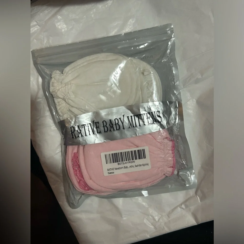 NWT BABY MITTENS