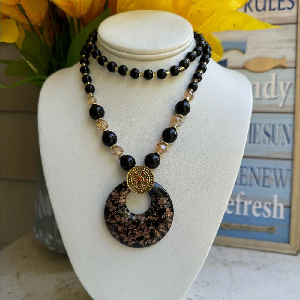 BLACK GLASS BOHO NECKLACE