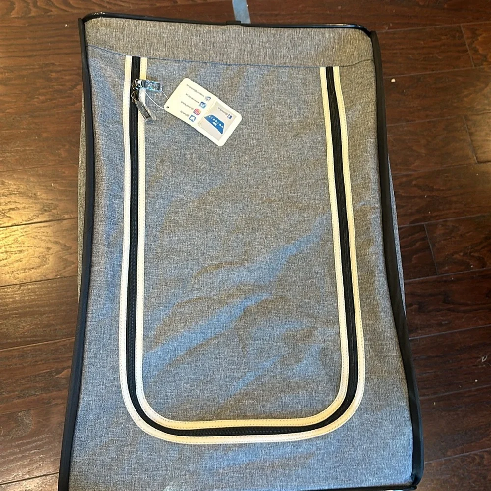 New Never been used Petsfit collapsable dog kennel