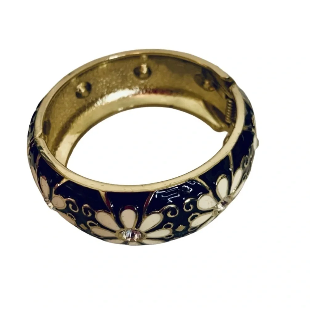 White and Black Floral Acrylic Bangle With Silver Tone