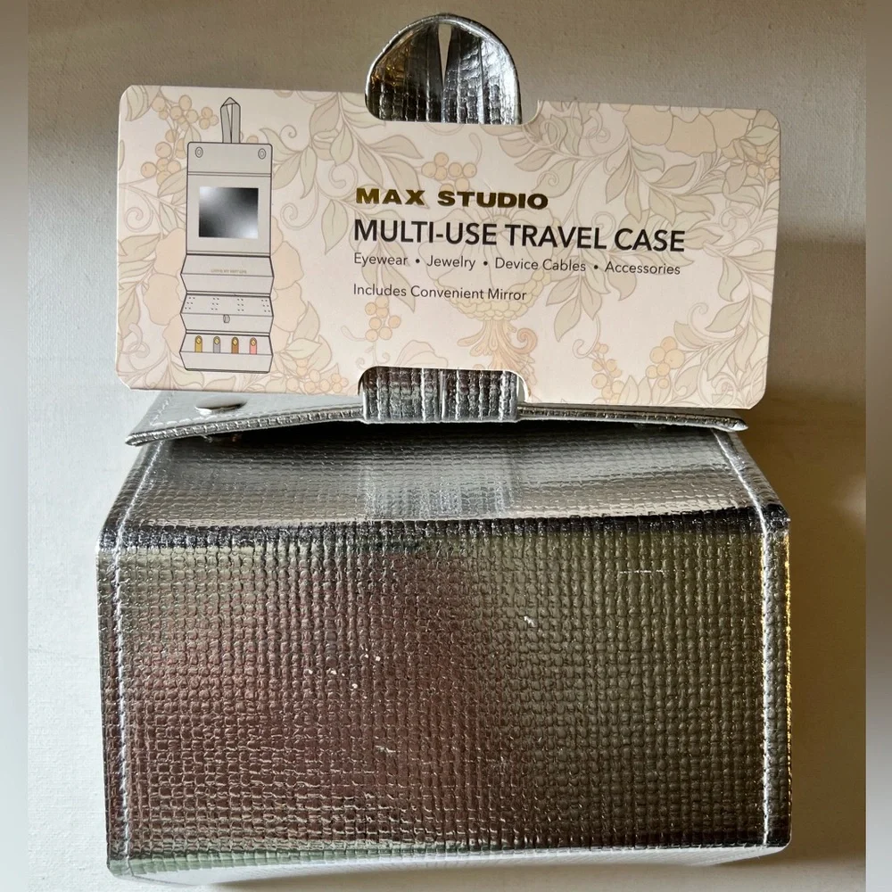 Max Studio multiuse travel case