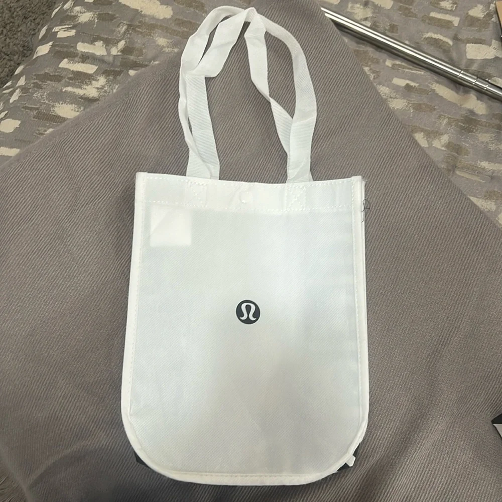 Lululemon reusable bag