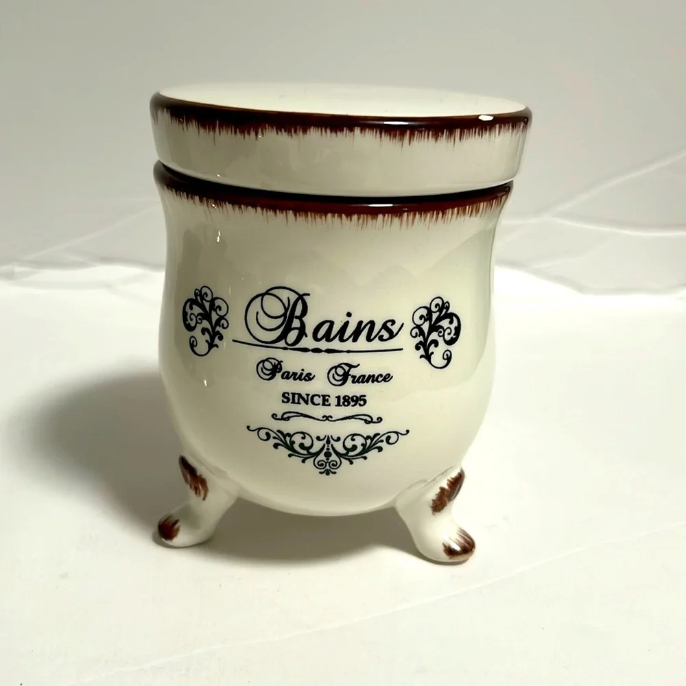 Cute decorative container from pier one