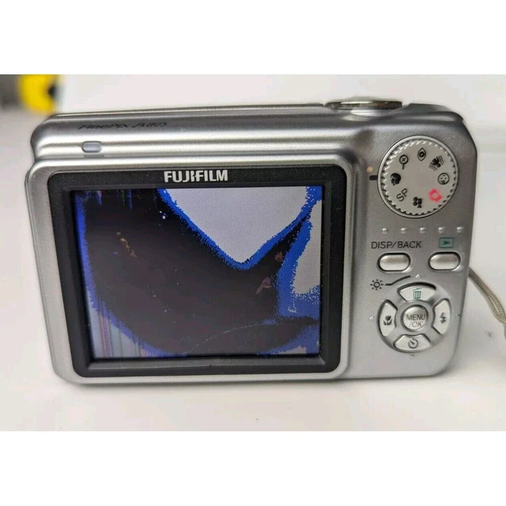 Fujifilm Finepix A805 8.3MP Digital CAMERA WORKS, CRACKED SCREEN