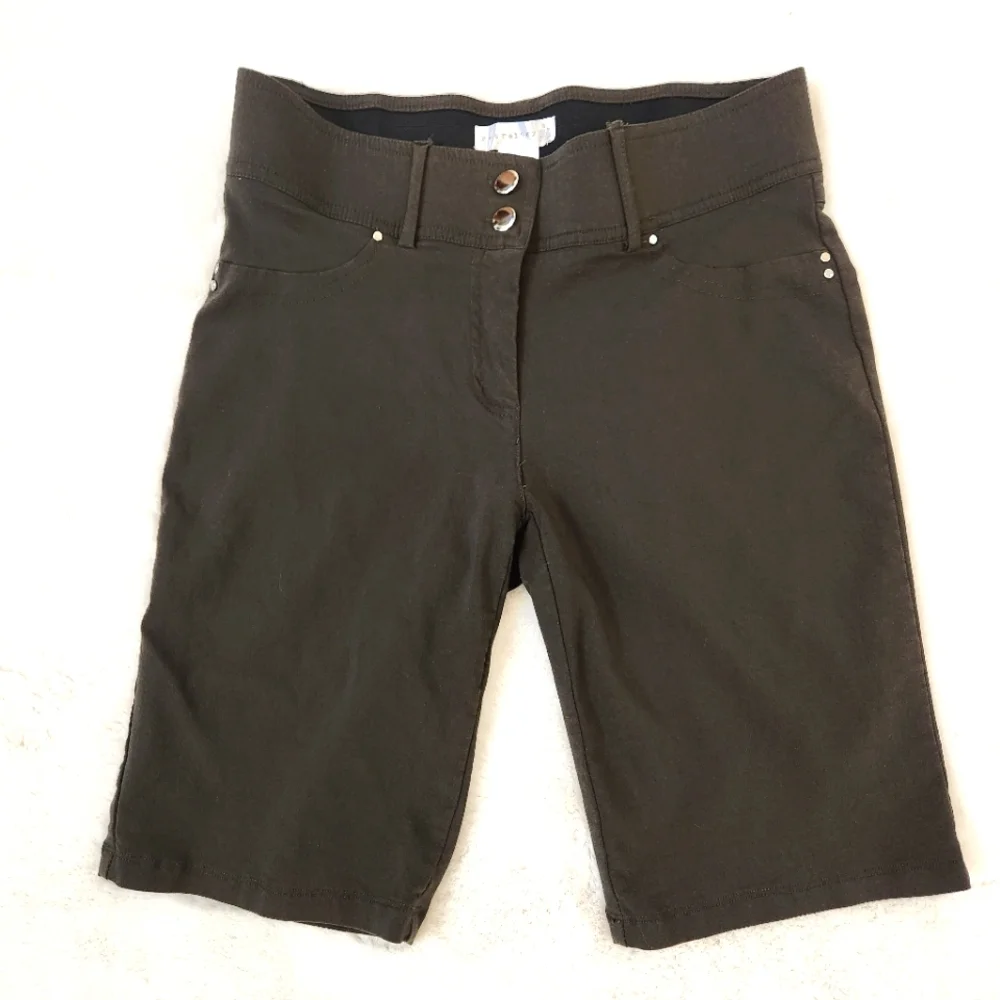 Retrology Women's stretch Shorts Olive green Size 6