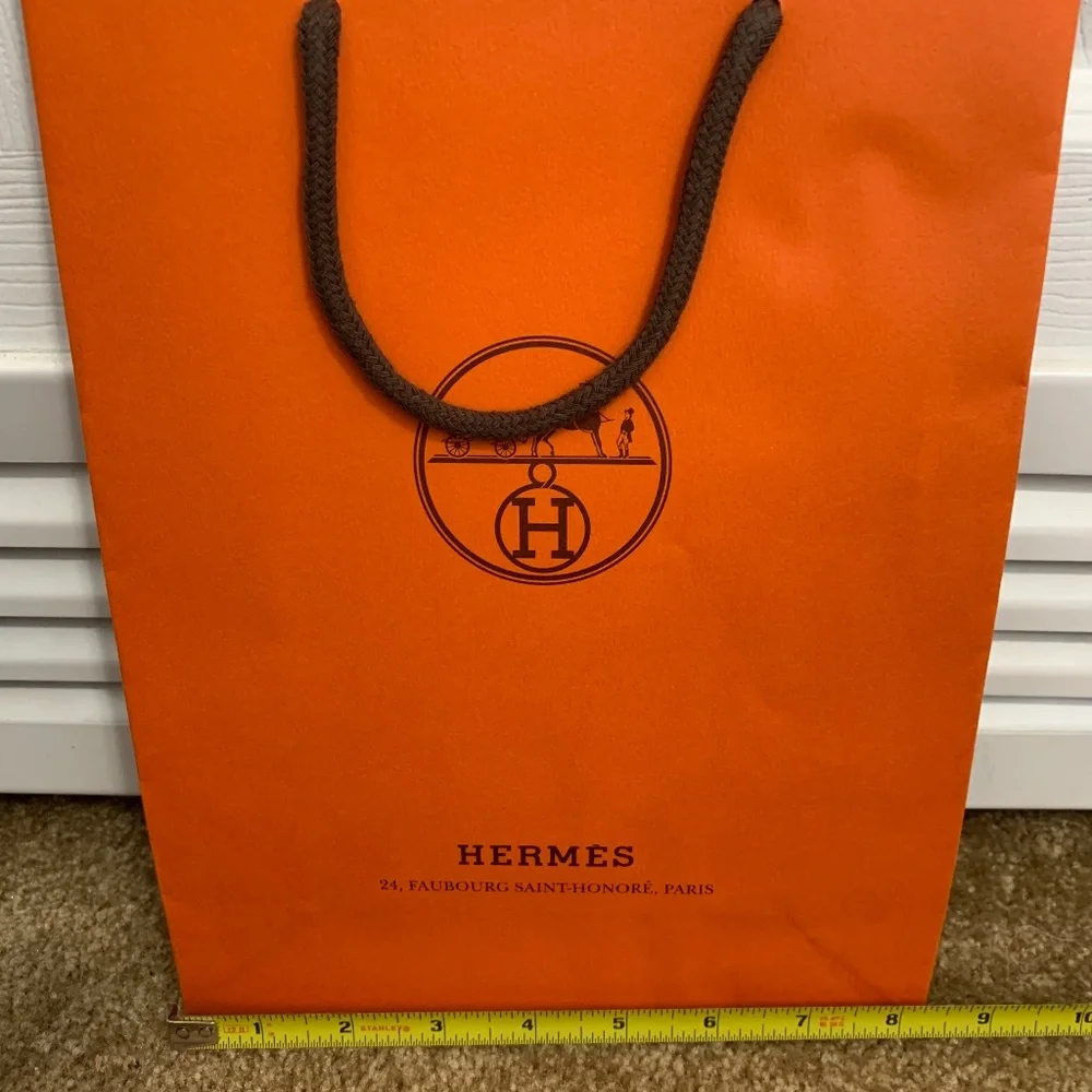 Hermes questions leave