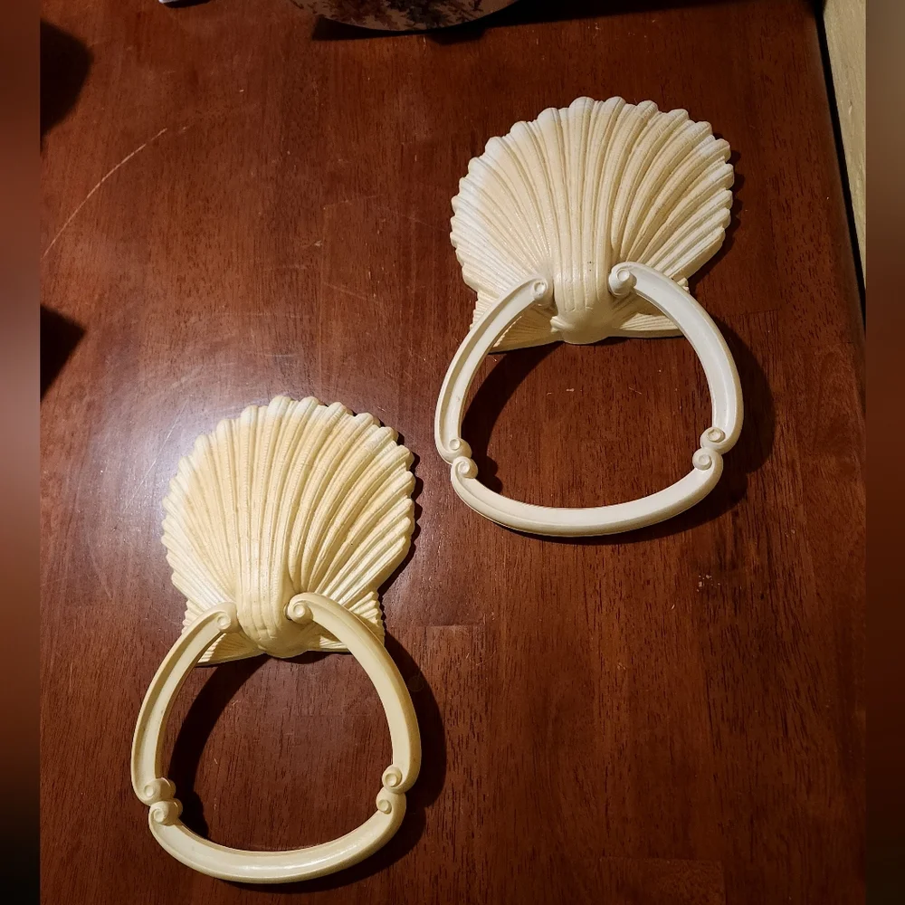 Vintage 1970s Plastic Wall Mounted Homco Sea Shell Towel Rings