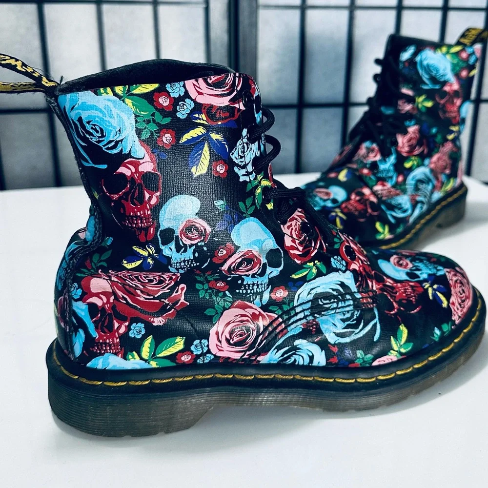 Doc Martens Vintage Skulls & Roses 1460 Pascal 8-eye Boots 💀🌹