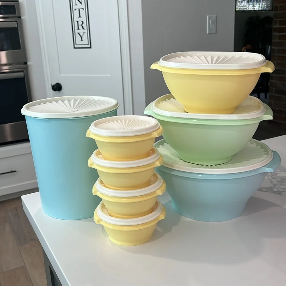 Cute. Tupperware 8pc Set