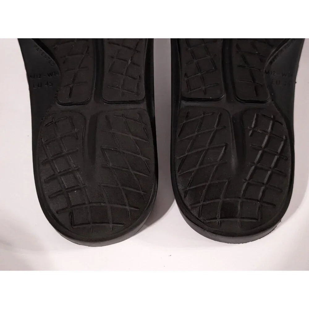 OOFOS shoes have