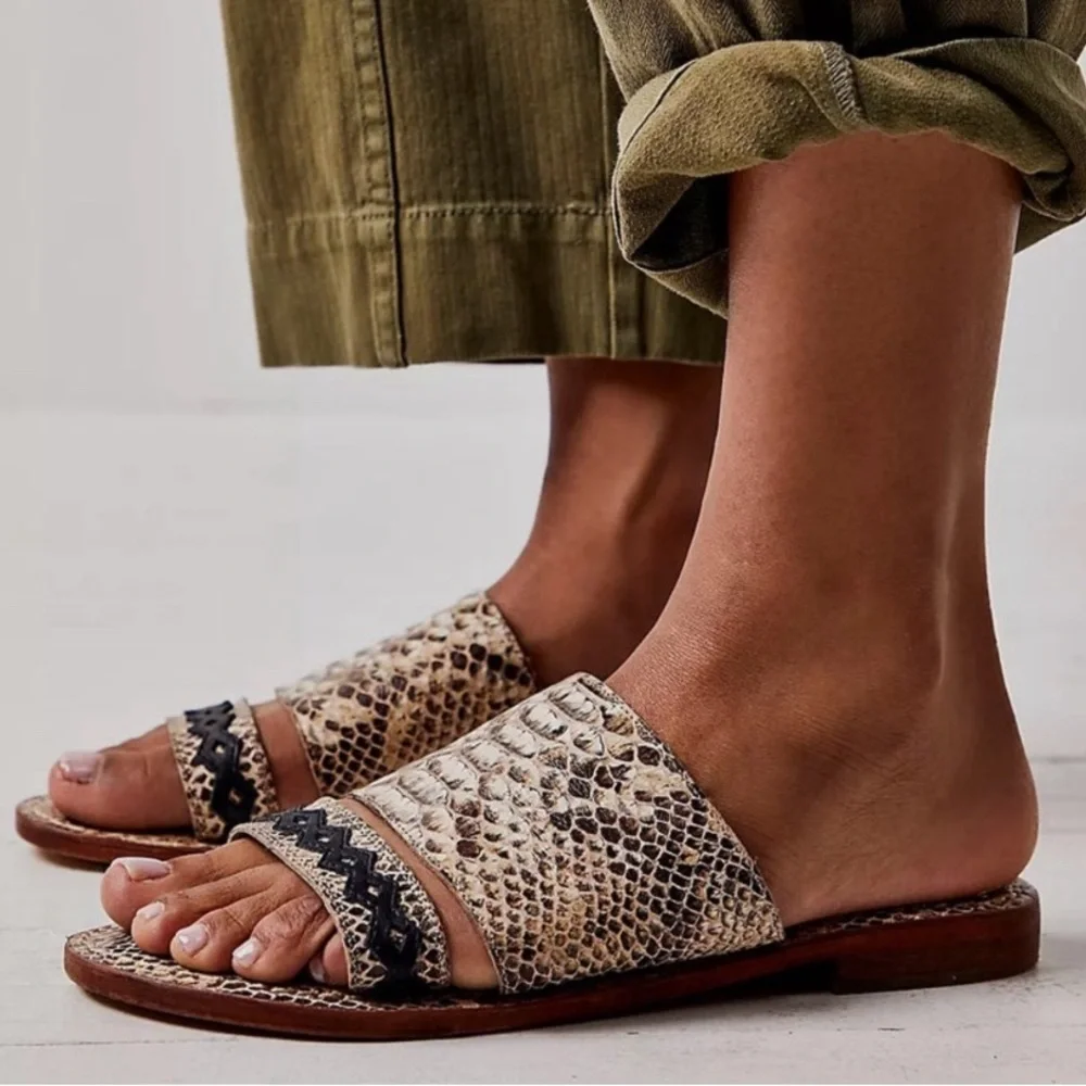🔖 FREE PEOPLE Leather Saturday Sandal Slip on Slide on Snake Tan Black