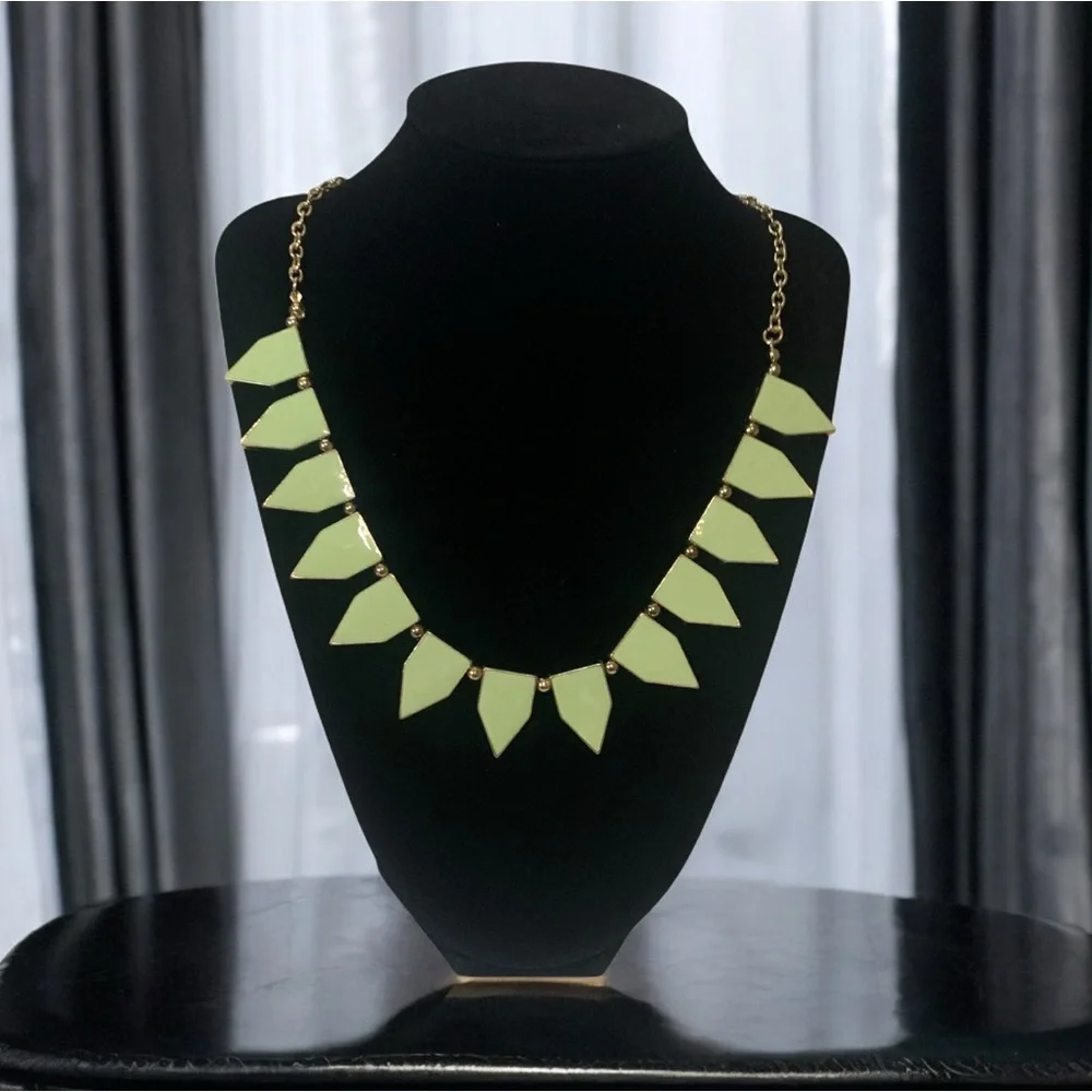 Green Enamel Gold Tone Necklace Costume Jewelry - 18in.