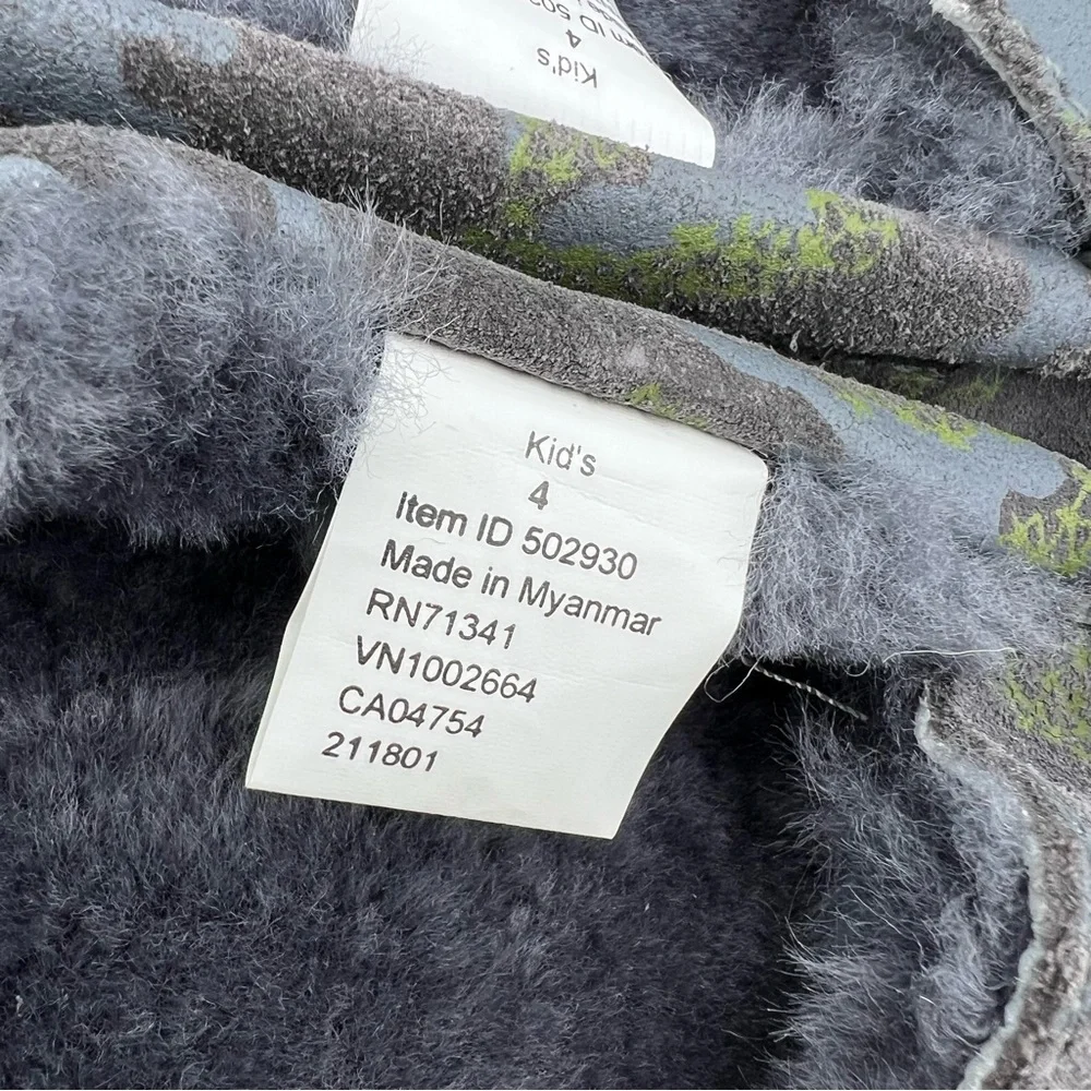 LL Bean Wicked Good Moccasins Slippers Shoes Childs Boys Size 4 Blue Camo EUC