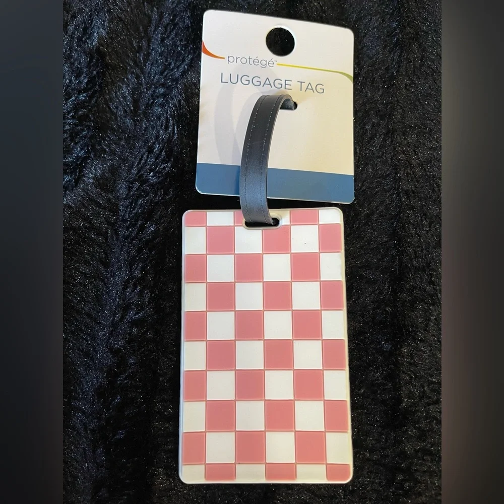 Protégé Pink and White Checkered Luggage Tag(4)