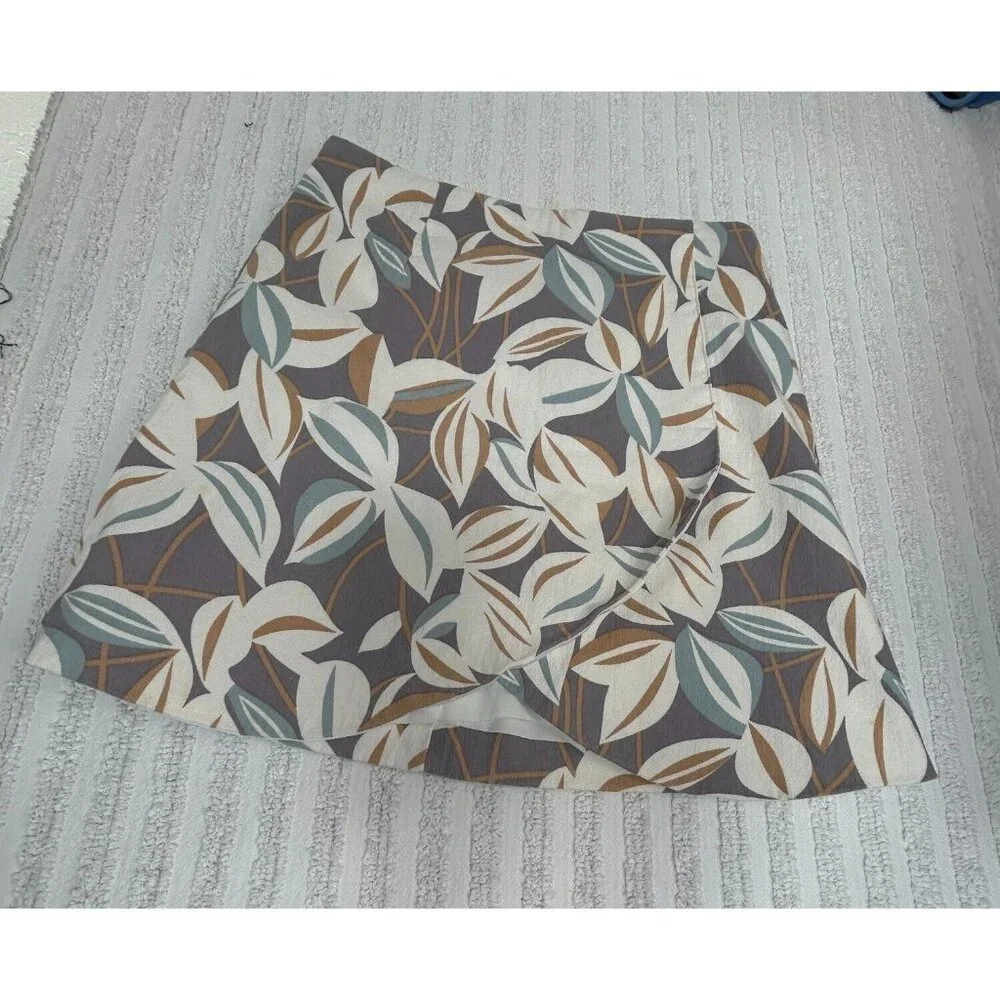 Xiao Wei Boutique Women's A-Line Overlap Mini Skirt Floral Size Small Back Zip