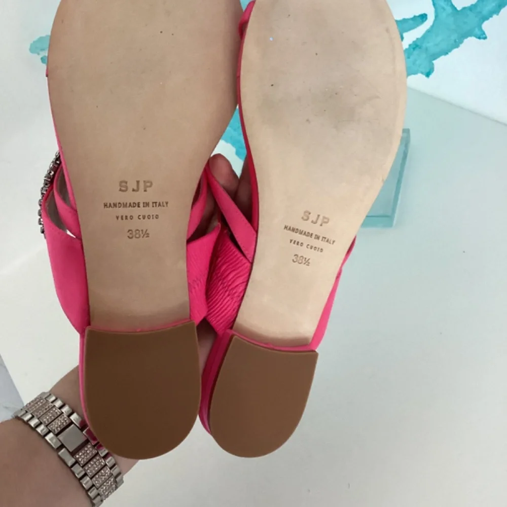 REDUCED SJP Sandals Flats 38.5 Pink Thong Rhinestones Leather Crystal Embellish