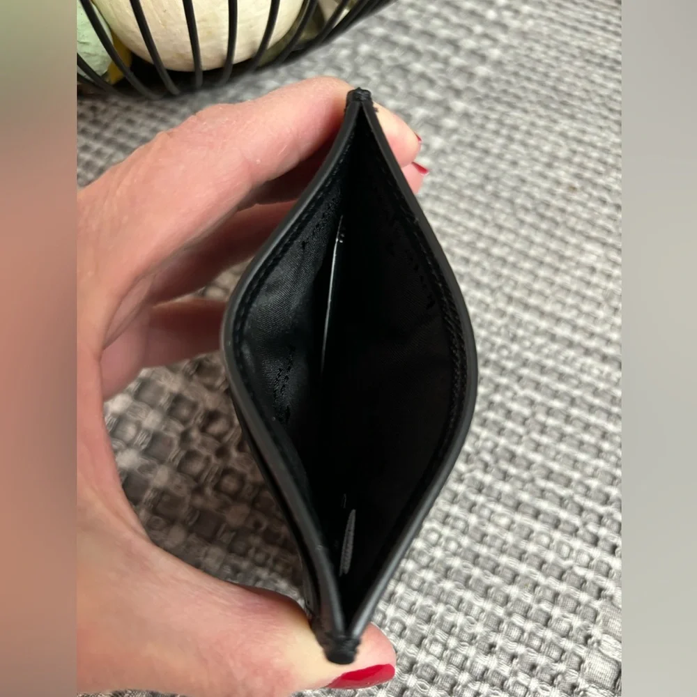 kate spade reposhing this