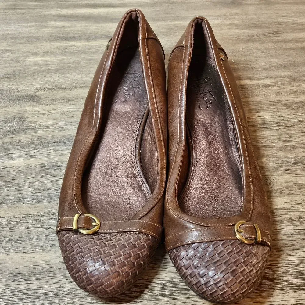 Life Stride women leather
