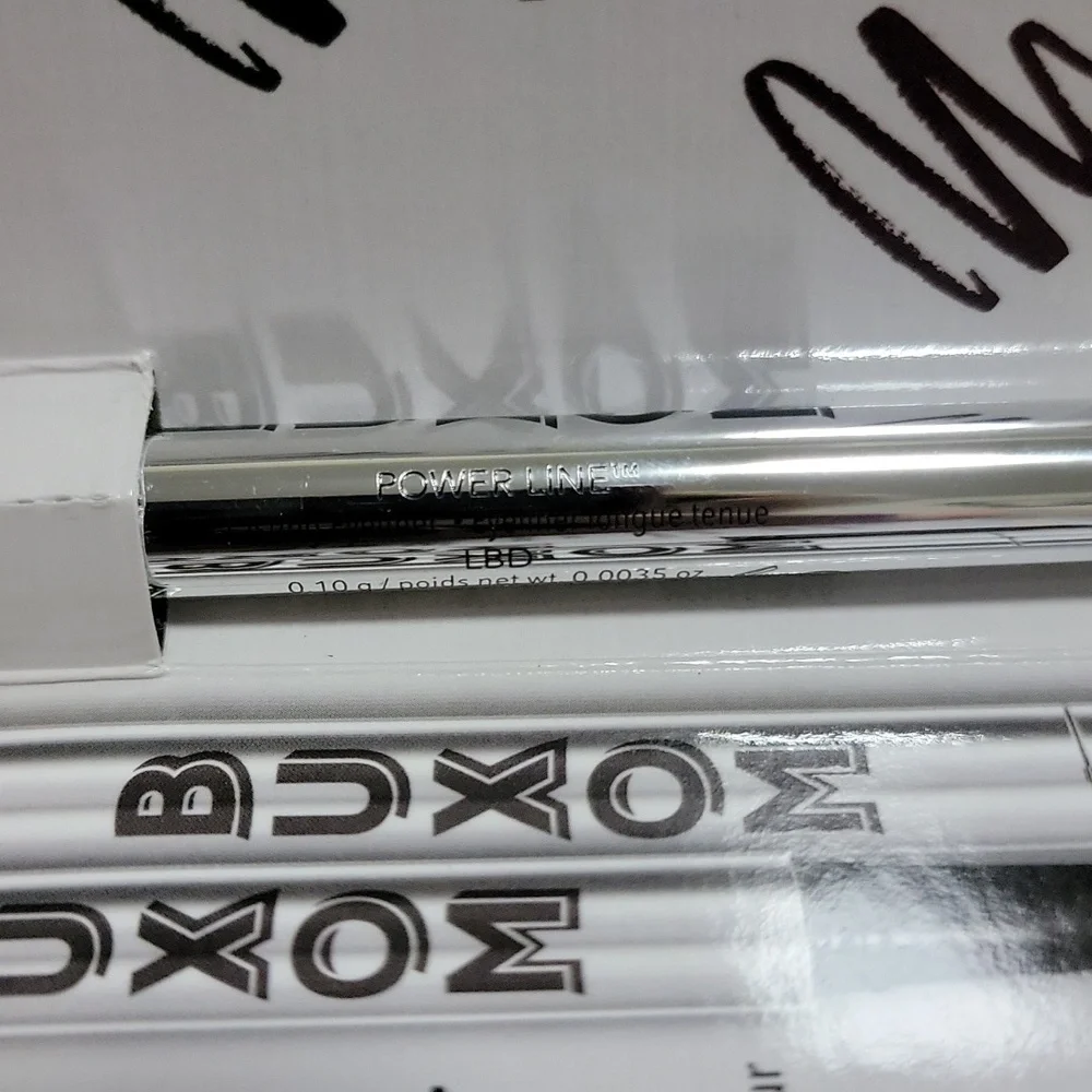 Buxom Power Lone Lasting Eyeliner in LBD 0.10g