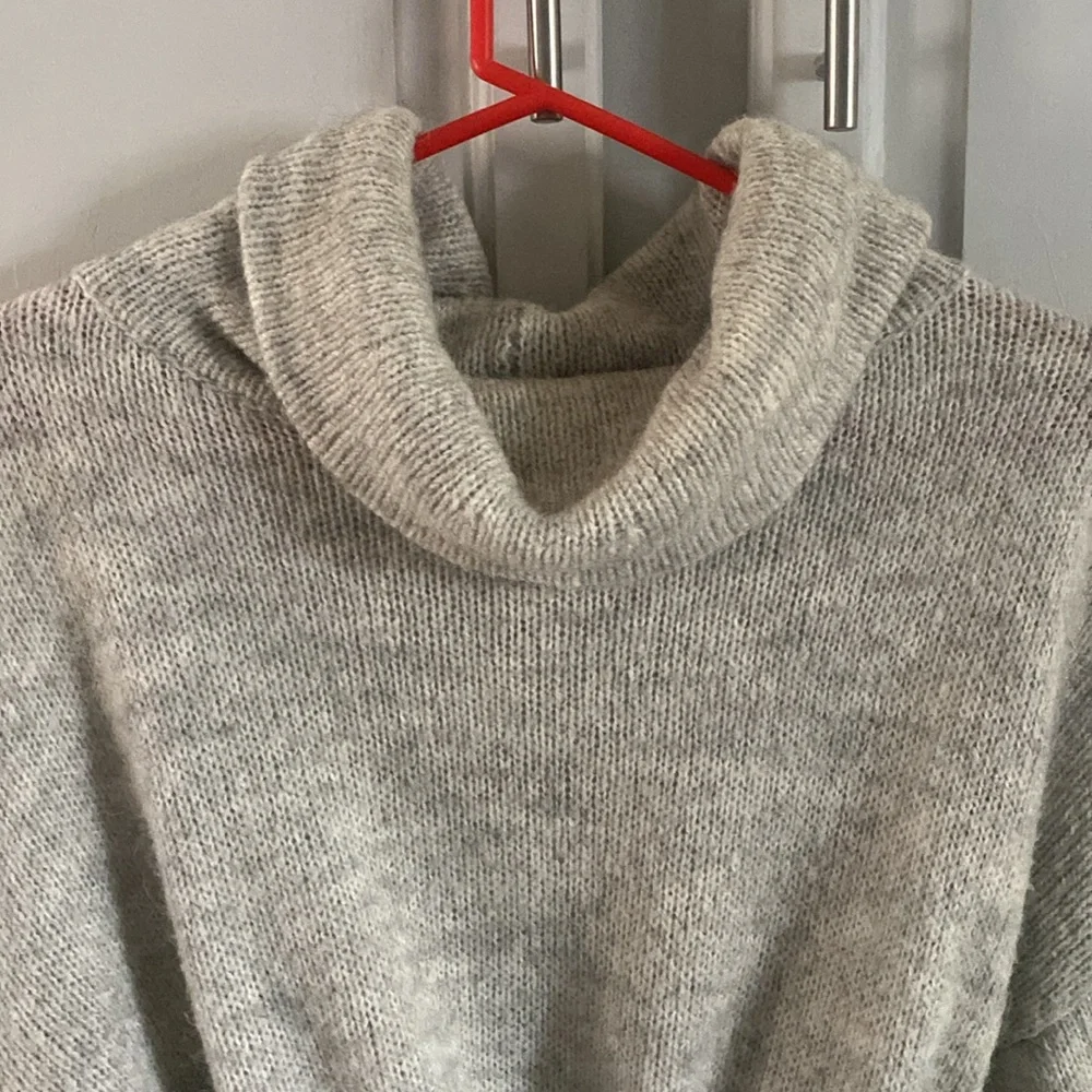 H&M questions leave