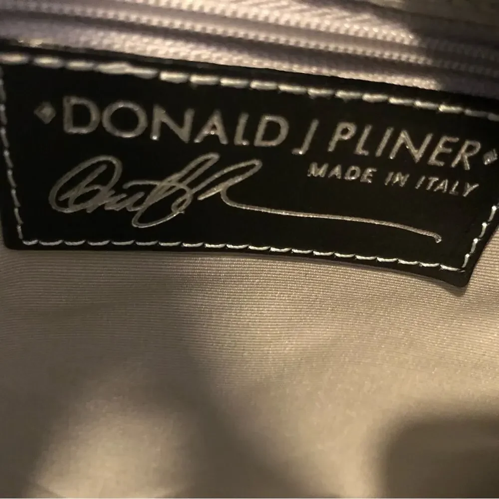 Donald J. Pliner closure outside not