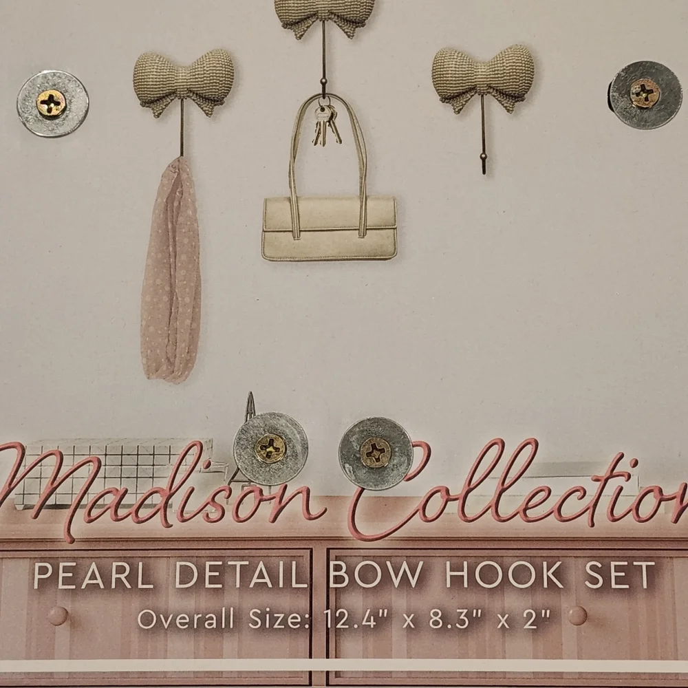 Madison Collection Coquette Pearl Bow Hook Set