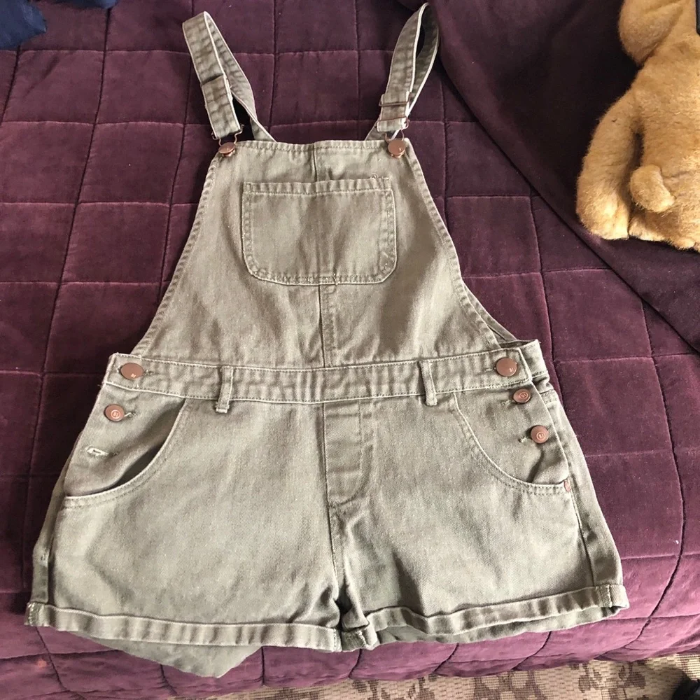 The Classic Shortall stylish khaki