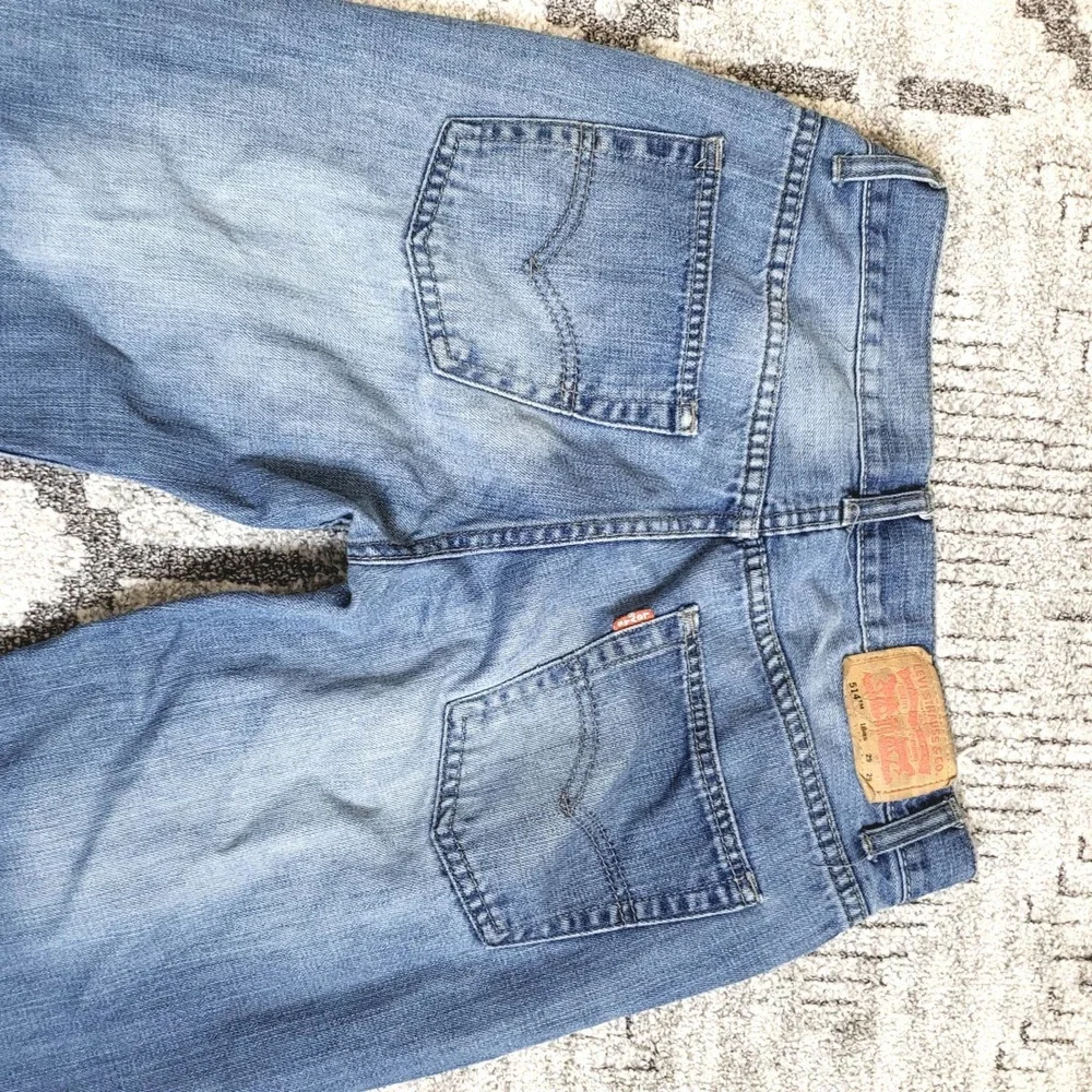 Levis inseam gently