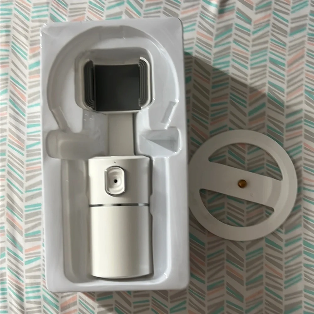 White Auto Face Tracking Phone Holder