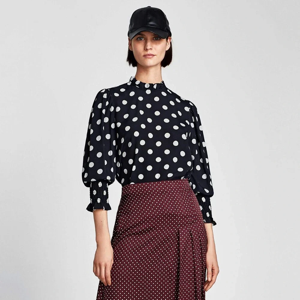 Zara button dot
