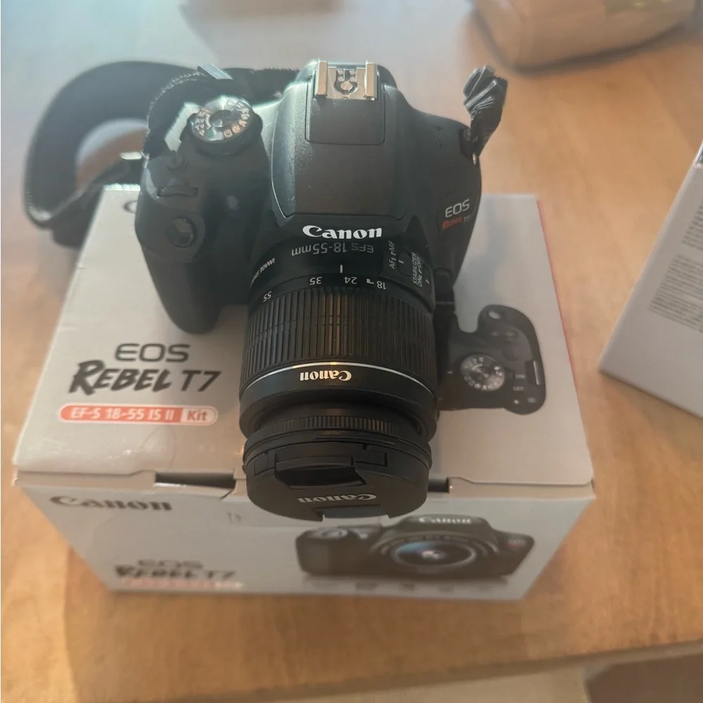 Canon EOS Rebel T7 Black DSLR Camera with lens