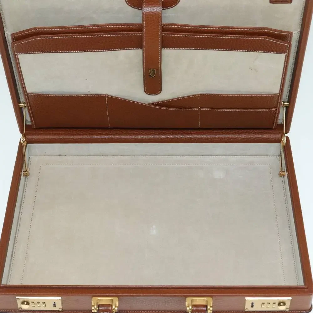 Loewe anagram attache