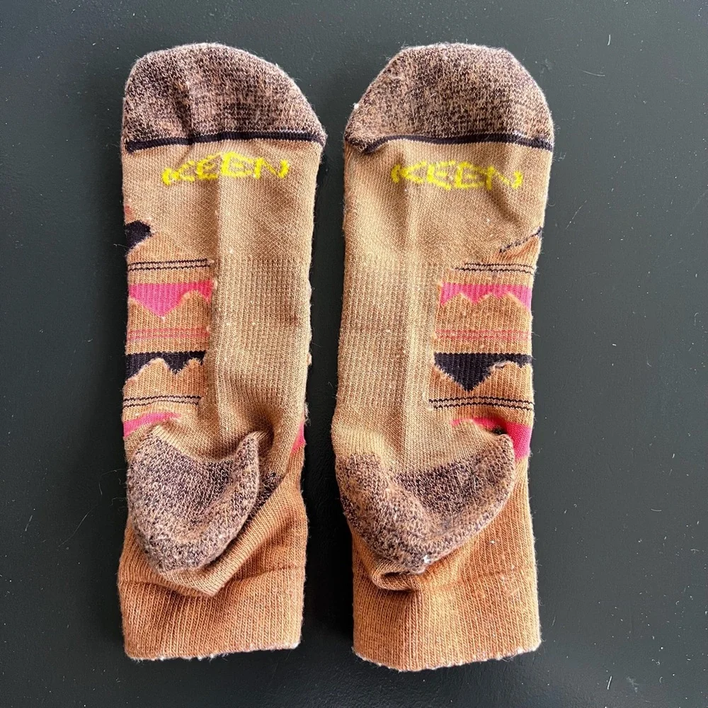 Keen brown pink