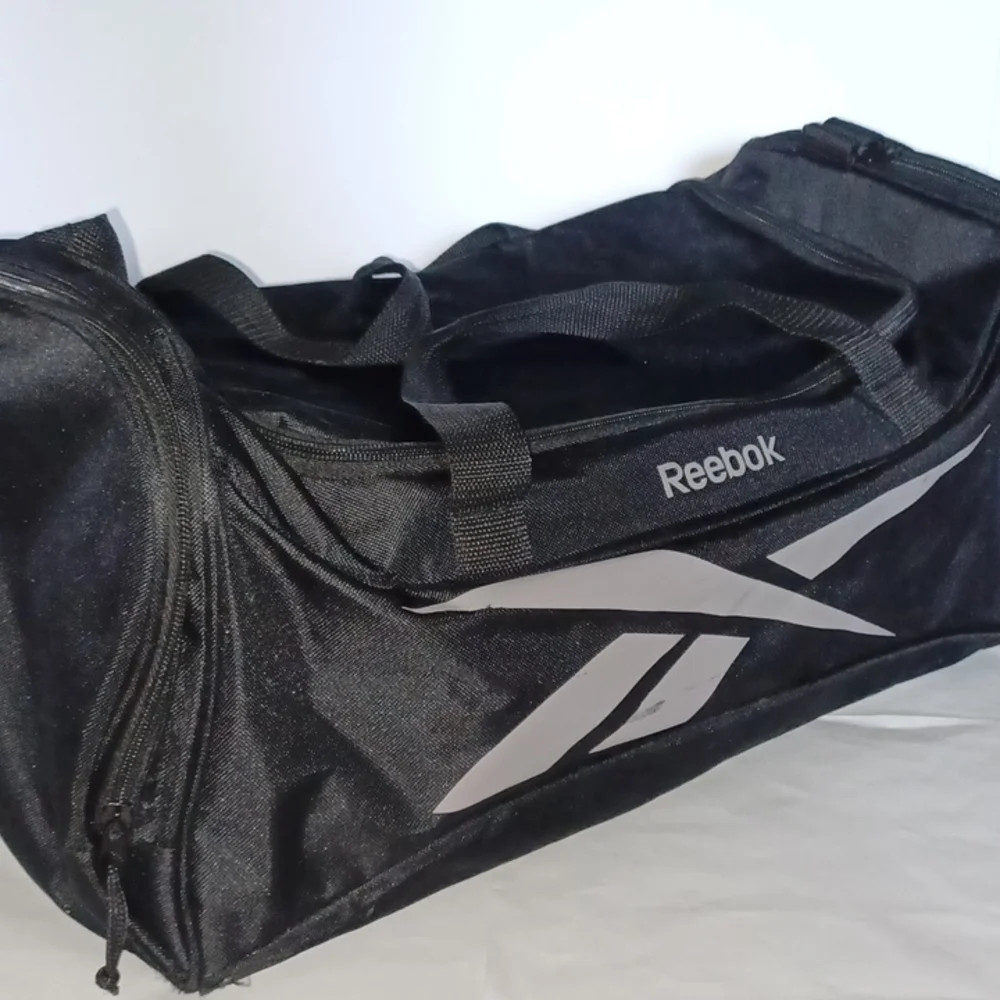 Reebok duffel bag black and gray gym bag 19