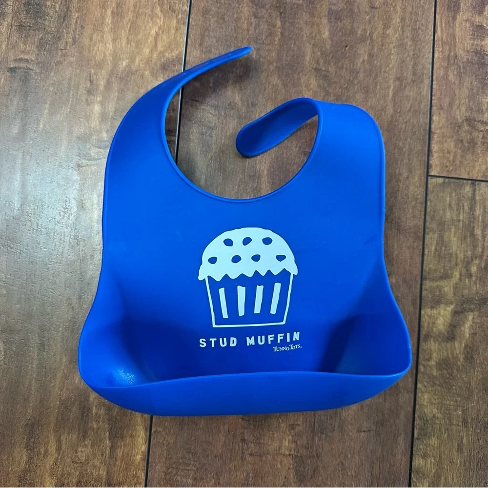 Tunno Tots blue Stud Muffin Silicon catch bib