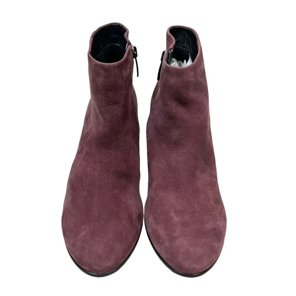 Ecco women looking