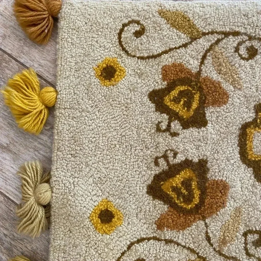Vintage 1970s cabin crafts 100% Acrylic Small Rug
