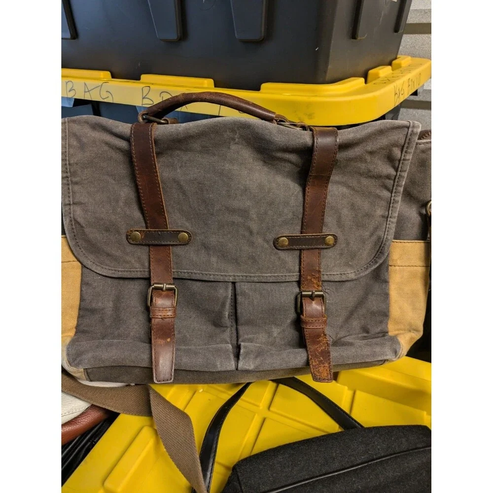 Unbranded messenger bag