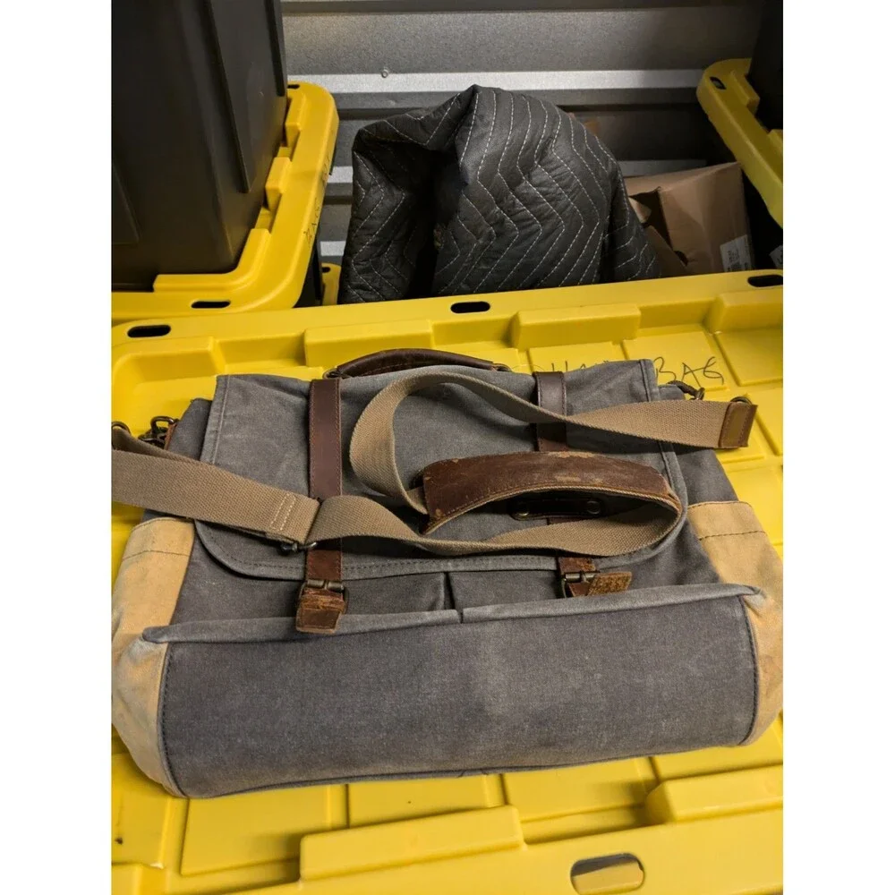 Unbranded messenger bag
