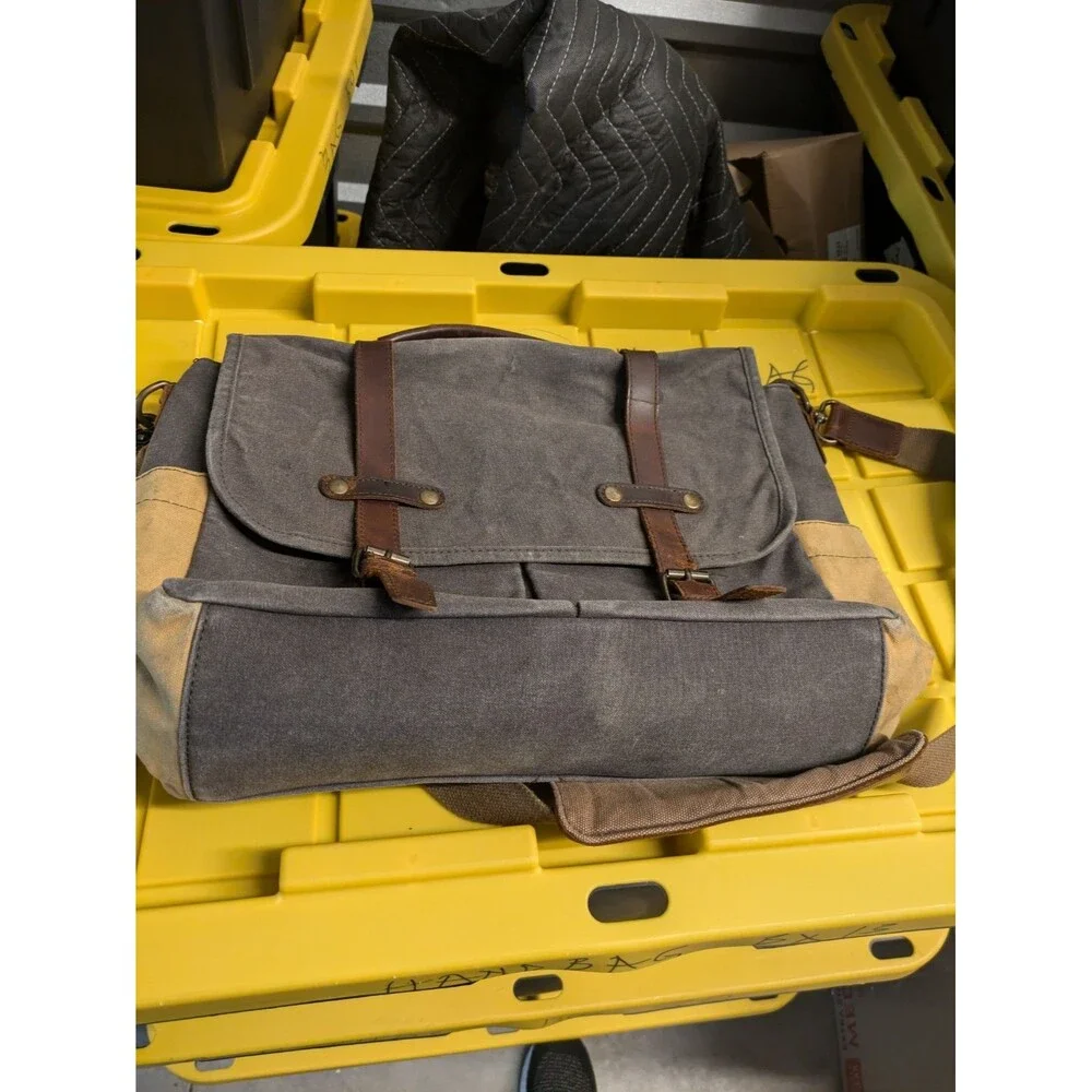 Unbranded messenger bag