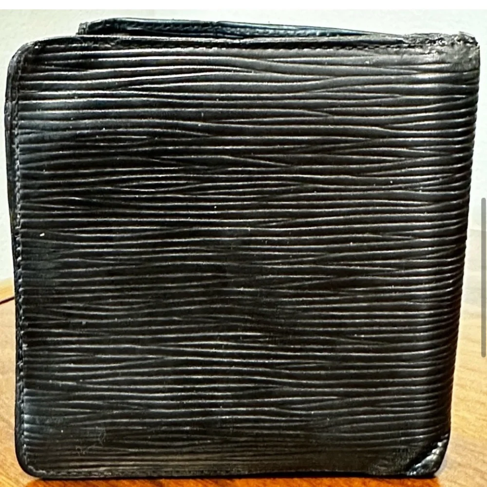 Louis Vuitton Porte Billets Cartes Credit Monnais Wallet Epi Black Bi Fold