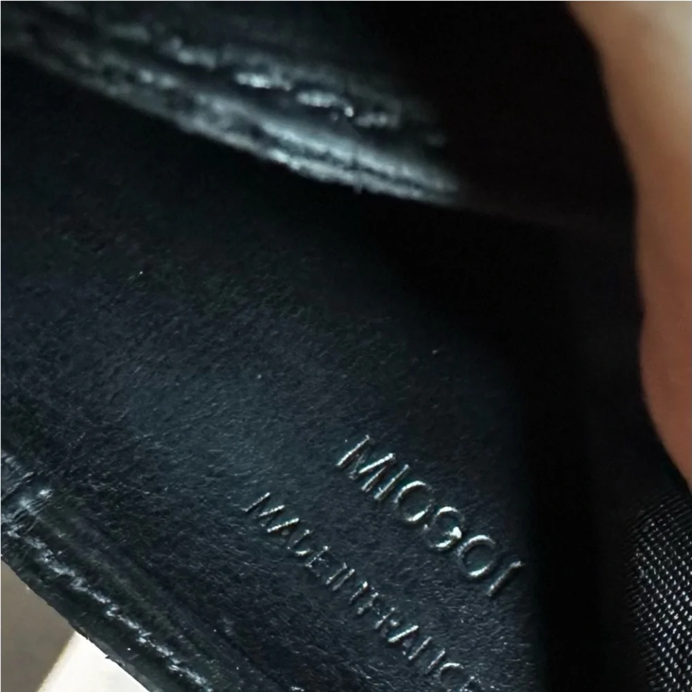 Louis Vuitton Porte Billets Cartes Credit Monnais Wallet Epi Black Bi Fold