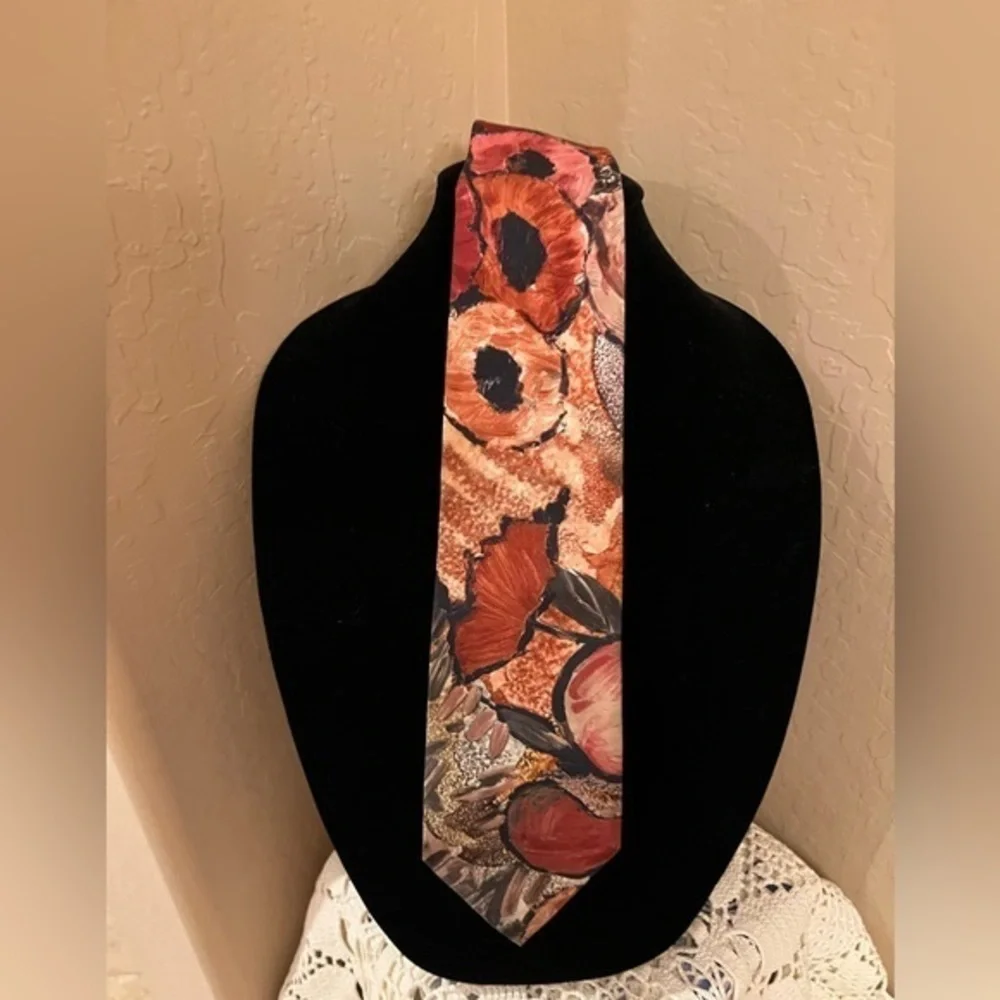 Surrey Tie Floral Necktie
